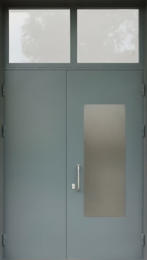 Двустворчатая подъездная дверь с верхней вставкой и армированным стеклом Двустворчатая подъездная дверь с верхней вставкой и армированным стеклом
